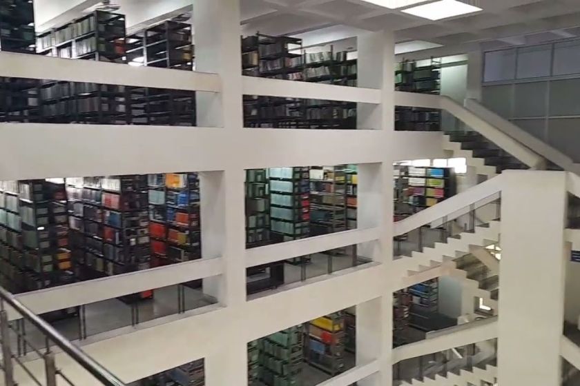 Rajdhani College library