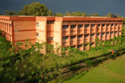 Shaheed Bhagat Singh College, established in 1967 and located in the heart of Delhi University’s North Campus, is one of the premier institutions of Delhi University.