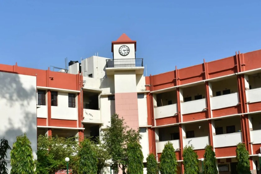 Where is Shyam Lal College located?