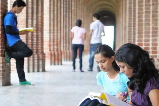 Delhi University is full of hustle but memorable experiences. Read this article to know about social life in the du campus.