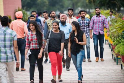 Discover the top colleges affiliated with the University of Delhi's South Campus, including details on their courses and campus facilities.