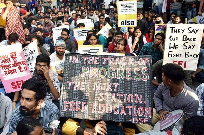 This article dives into the average monthly expense of a student studying at Delhi University. Read the full article to know more.